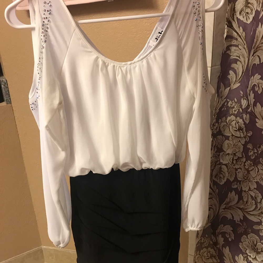 Dress - Picture 3 of 3